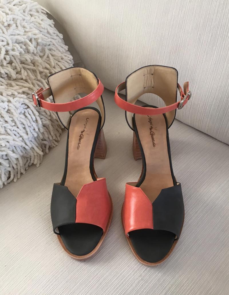 Sandalia con talón bicolor