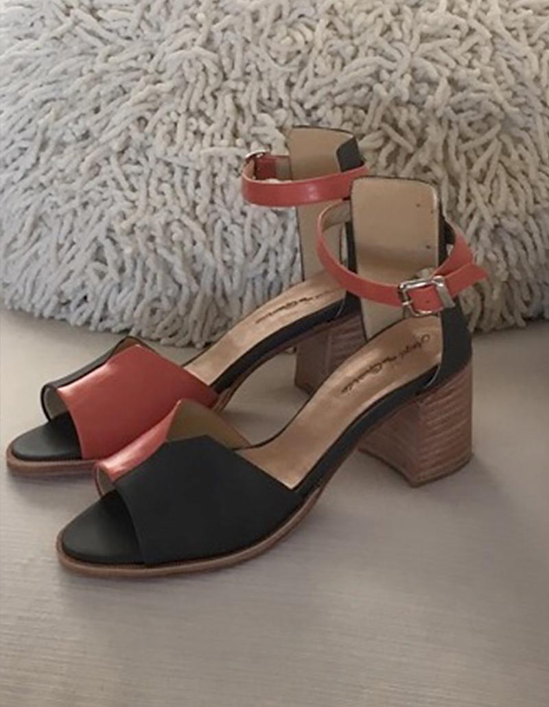 Sandalia con talón bicolor